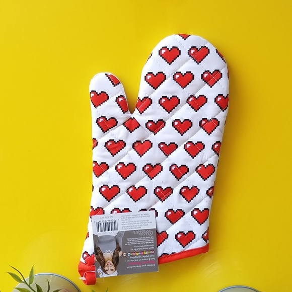 Rosanna Pansino Oven Mitt and Apron Set - Picture 3 of 4